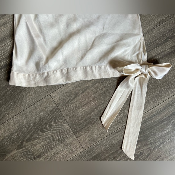 Vince silk sleeveless turtleneck side tie blouse size m - Picture 3 of 10